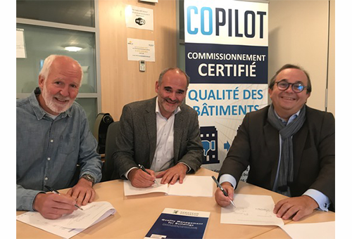 Erick Melquiond, Dr. Stefan Plesser und Frank Hovorka bei der COPILOT-Vertragsunterzeichnung am 11. Oktober. 