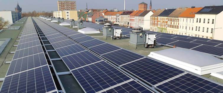 Der Ausbau der erneuerbaren Energien in den Städten kommt bislang viel zu langsam voran. Trotz des Gesetzes zur Förderung von Mieterstrom wurden bislang weniger als 10 MW Solaranlagen auf Wohnhäusern gebaut. (Quelle: Solarimo GmbH)